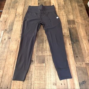 Women’s Vuori Daily Legging. Gray. Size Medium.